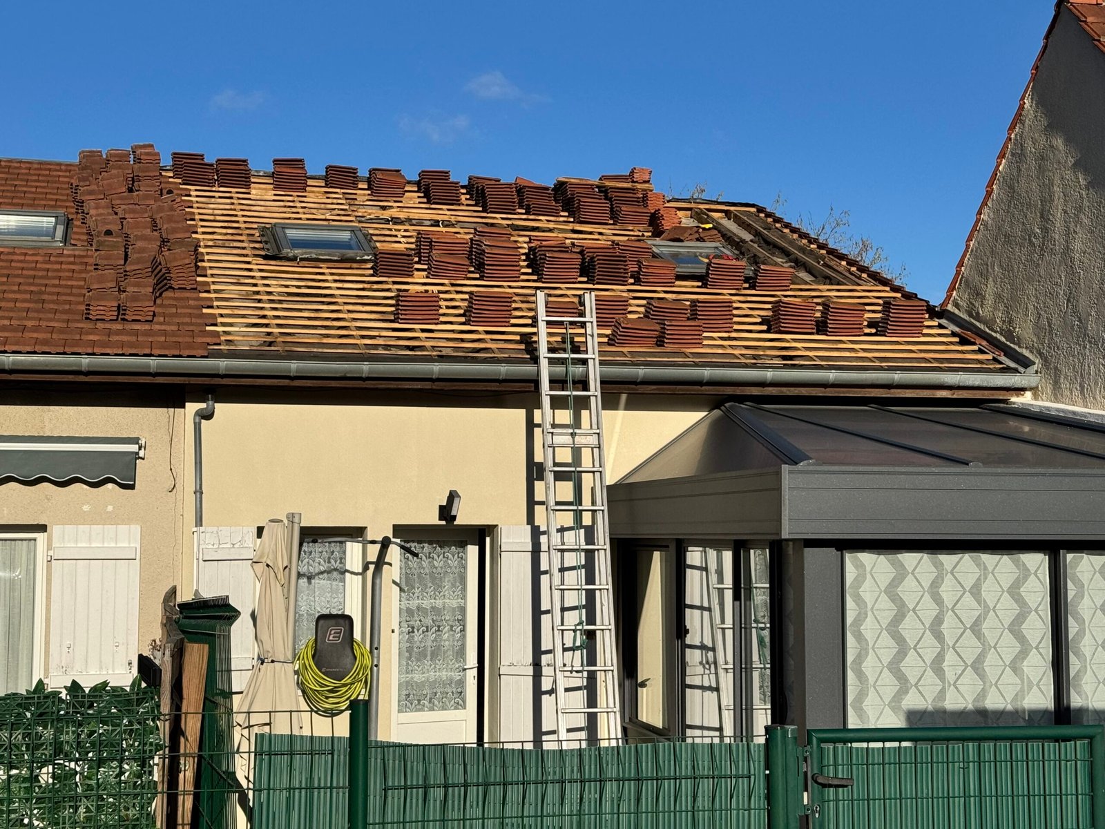 Chantier de couverture réalisé par Schultz Couverture, couvreur à Chantilly dans l'Oise